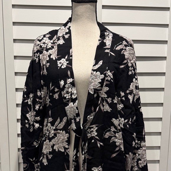 Spiritual Gangster Black and White Floral Kimono - Picture 3 of 13